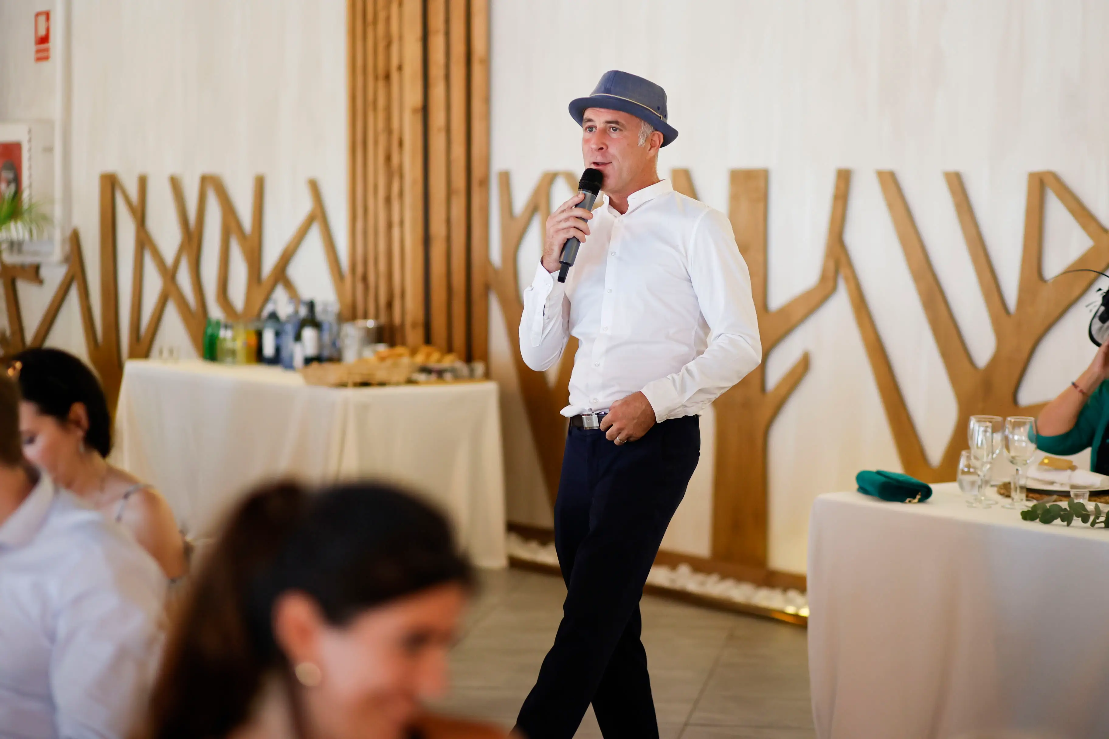 SINGING WAITER SHOW, Ian Preston wedding entertainment
